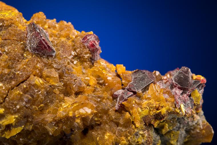 LORÁNDITE on ORPIMENT